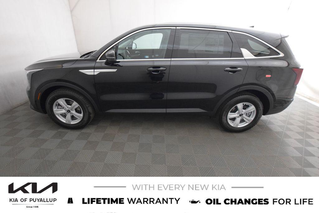 new 2025 Kia Sorento car, priced at $32,495