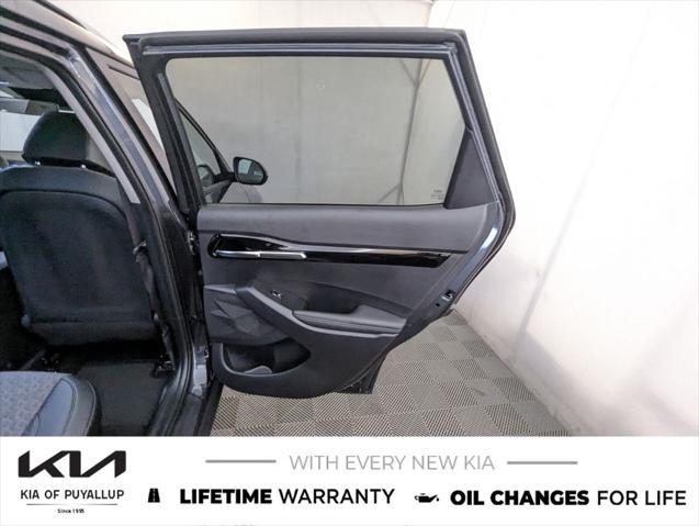 new 2025 Kia Seltos car, priced at $28,425