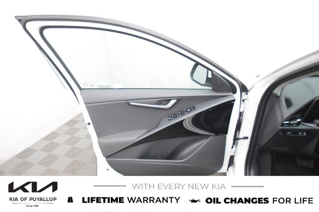 new 2025 Kia Niro car, priced at $31,830