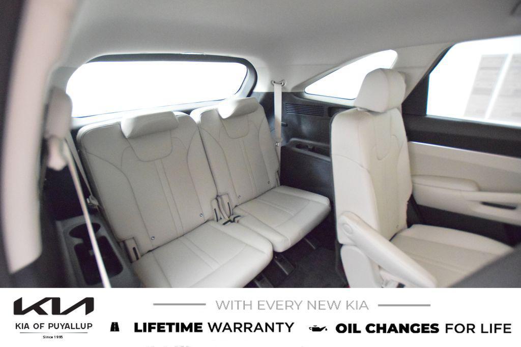 new 2025 Kia Sorento Hybrid car, priced at $42,235