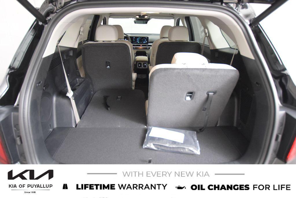 new 2025 Kia Sorento Hybrid car, priced at $42,235