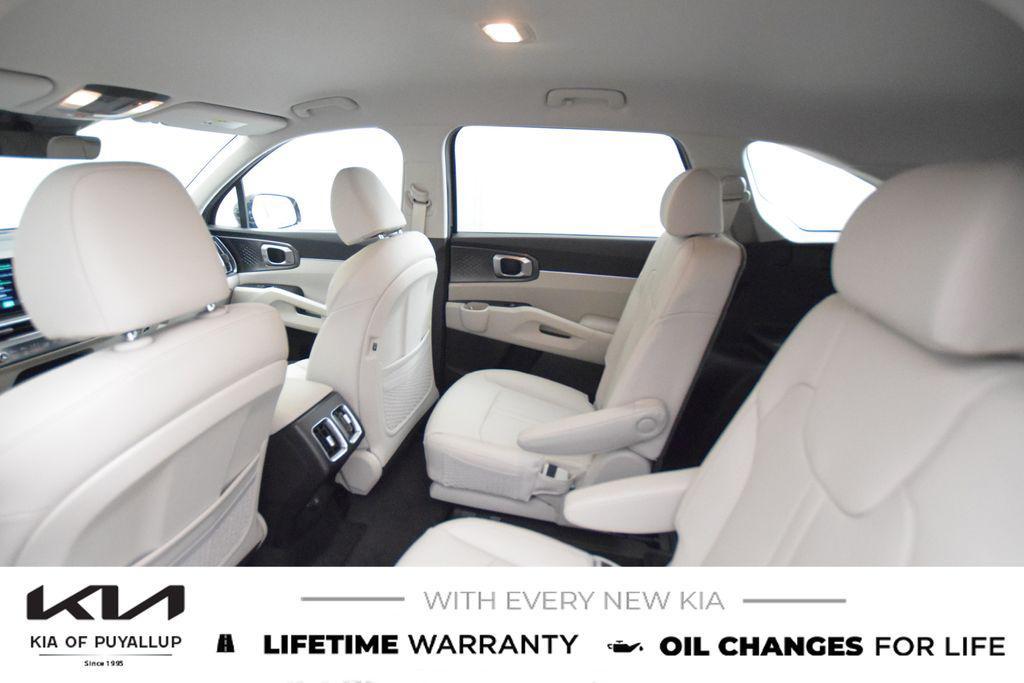 new 2025 Kia Sorento Hybrid car, priced at $42,235