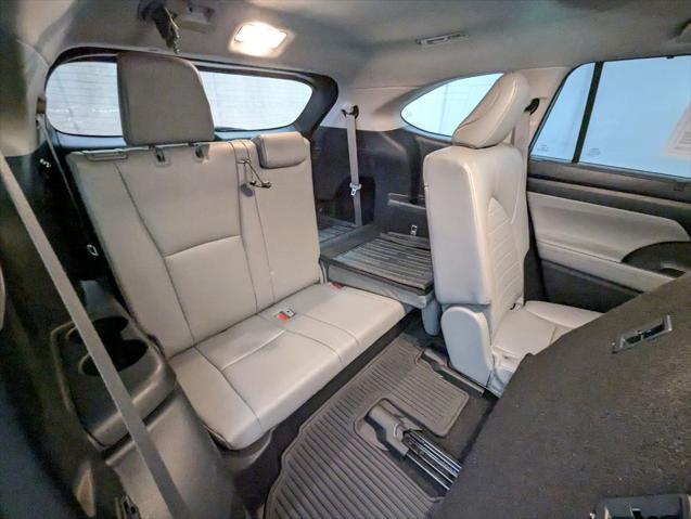 used 2023 Toyota Highlander Hybrid car, priced at $44,998