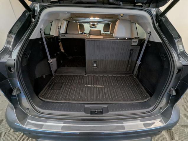 used 2023 Toyota Highlander Hybrid car, priced at $44,998
