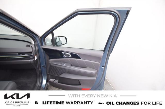 new 2025 Kia Carnival Hybrid car, priced at $57,765