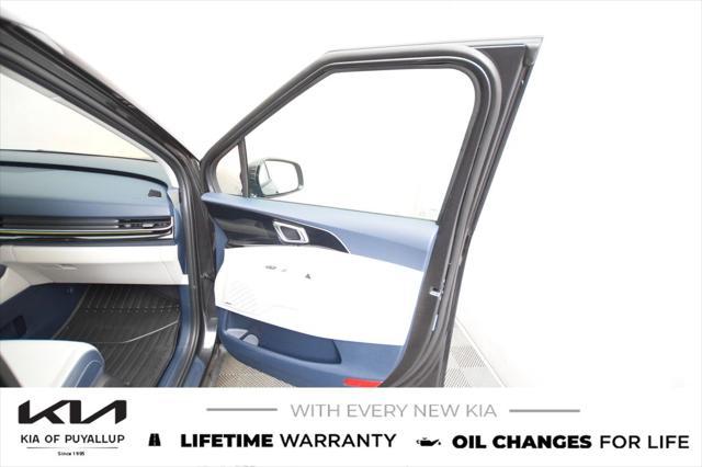 new 2025 Kia Carnival Hybrid car, priced at $54,830