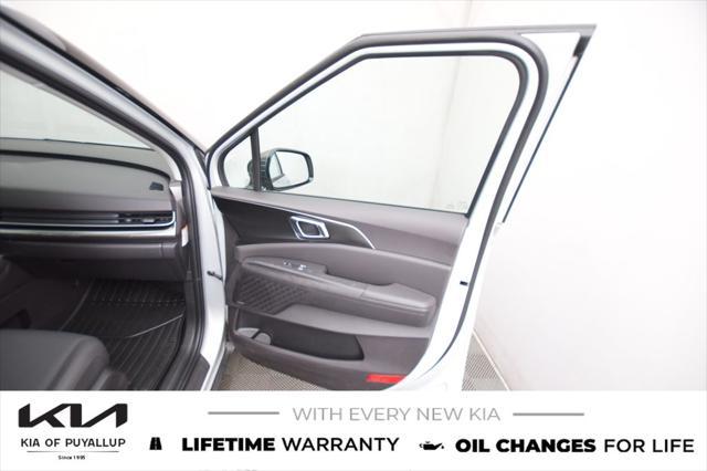 new 2025 Kia Carnival Hybrid car, priced at $54,770