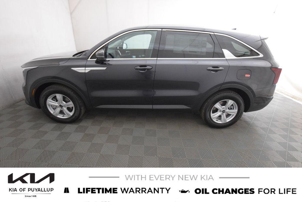 new 2025 Kia Sorento car, priced at $32,995