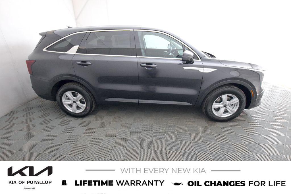 new 2025 Kia Sorento car, priced at $32,995
