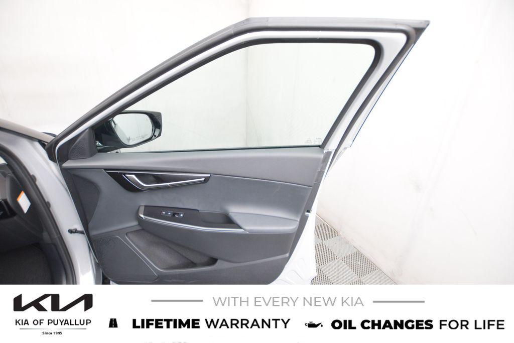 new 2025 Kia EV6 car, priced at $52,015