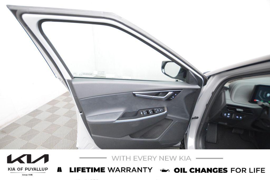 new 2025 Kia EV6 car, priced at $52,015