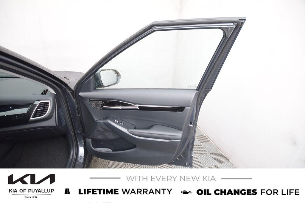 new 2025 Kia Seltos car, priced at $27,495