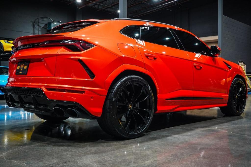 used 2022 Lamborghini Urus car, priced at $234,989