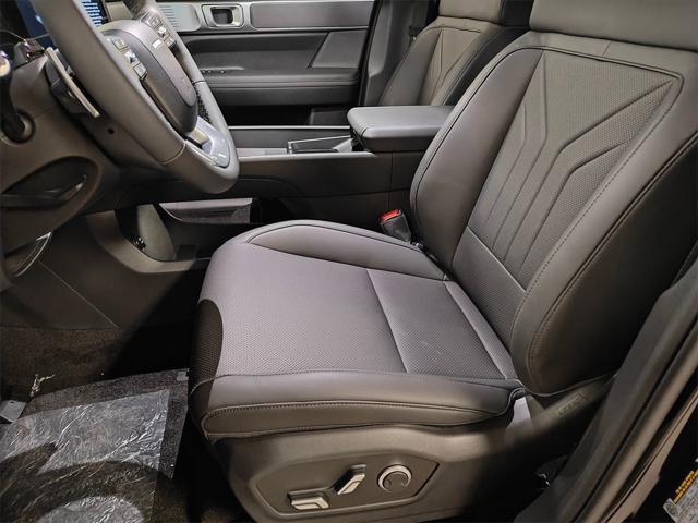 new 2025 Hyundai Santa Fe car, priced at $40,047