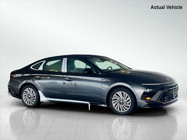 new 2025 Hyundai Sonata Hybrid car, priced at $35,630