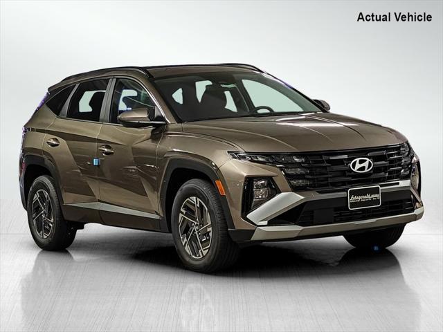 new 2025 Hyundai TUCSON Hybrid car, priced at $33,673