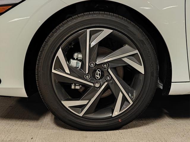 new 2025 Hyundai Elantra car, priced at $26,286