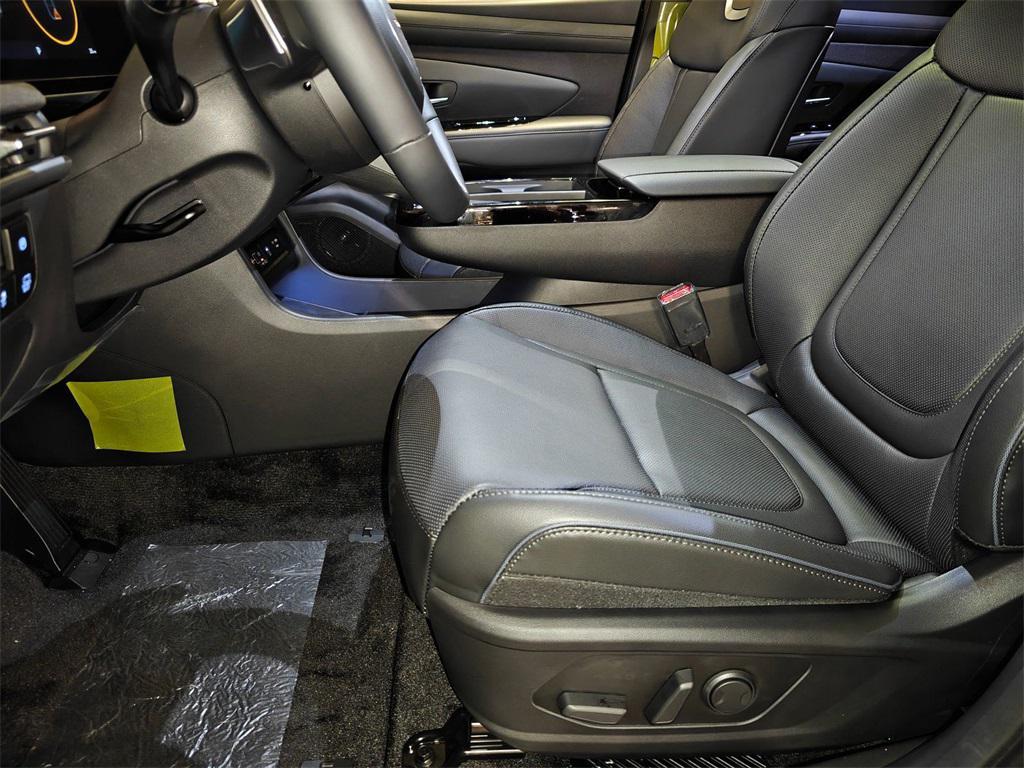 new 2025 Hyundai TUCSON Hybrid car, priced at $40,005