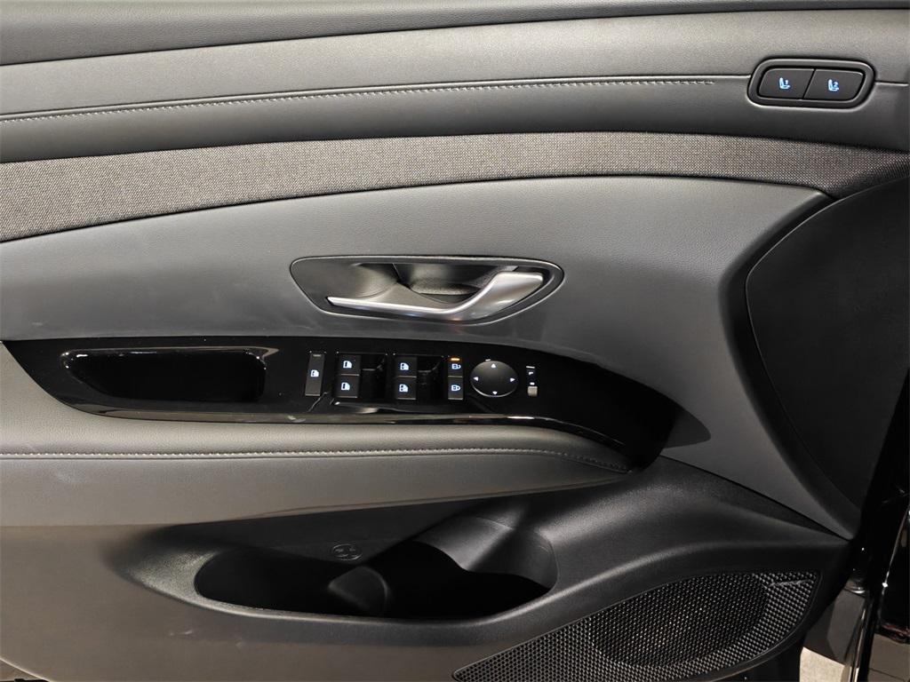 new 2025 Hyundai TUCSON Hybrid car, priced at $40,005