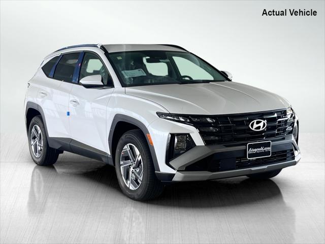 new 2025 Hyundai TUCSON Hybrid car, priced at $33,119