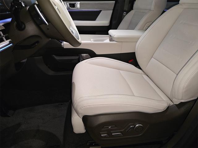 new 2025 Hyundai SANTA FE HEV car, priced at $47,697