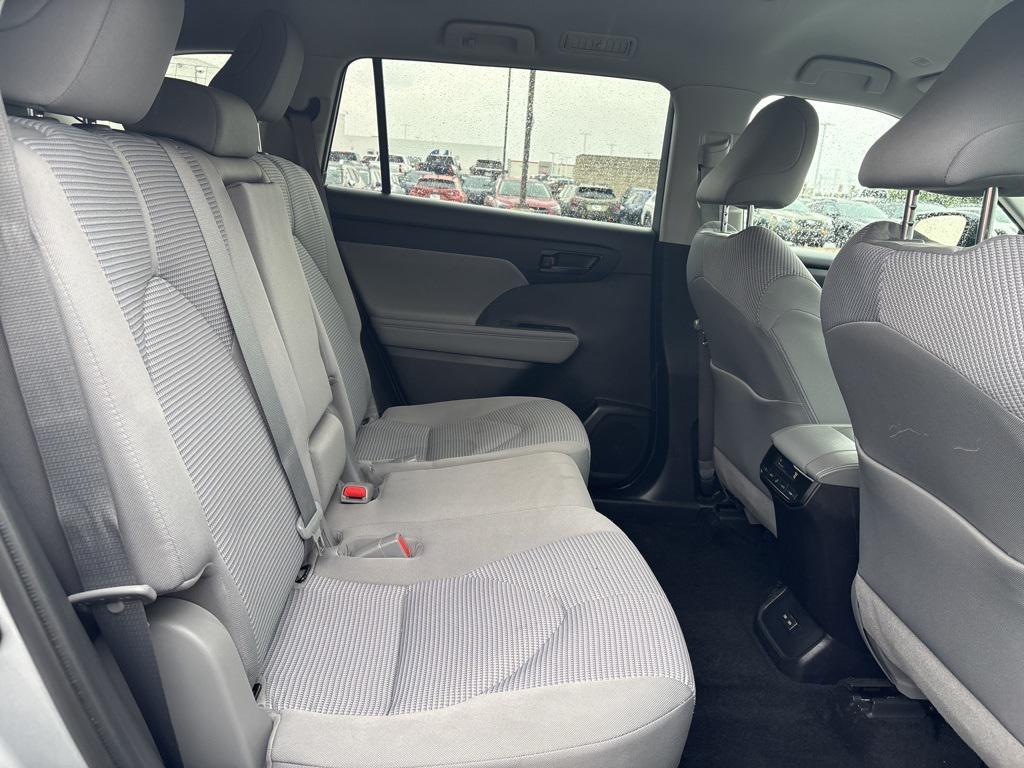 used 2022 Toyota Highlander Hybrid car, priced at $31,800