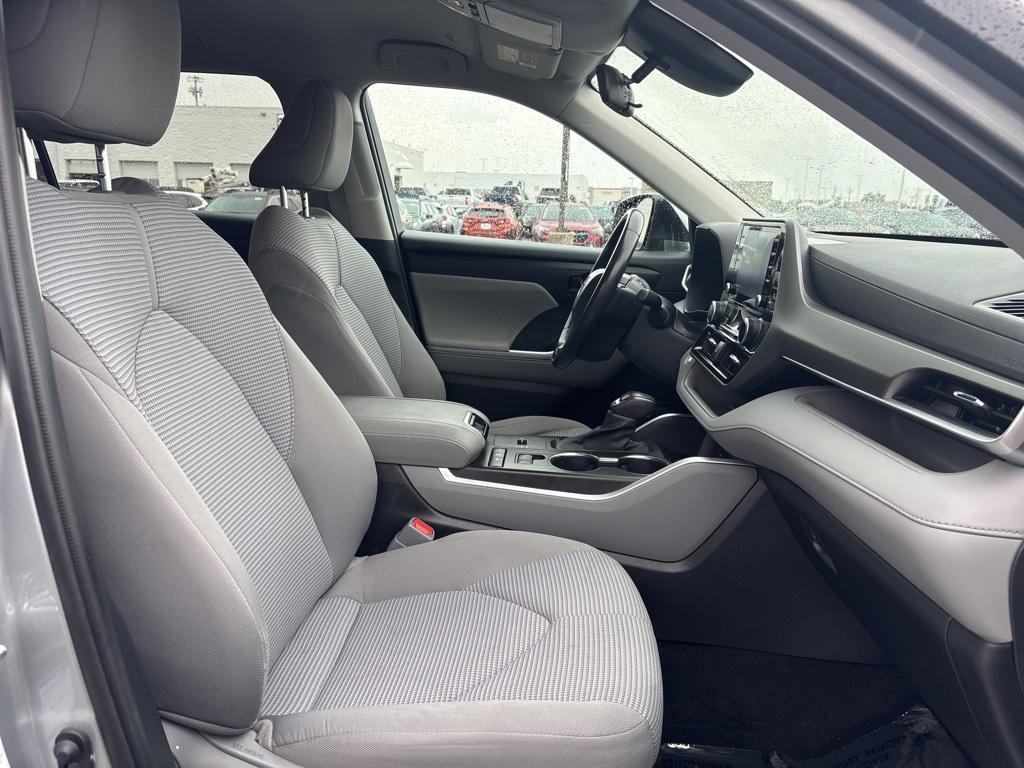 used 2022 Toyota Highlander Hybrid car, priced at $31,800