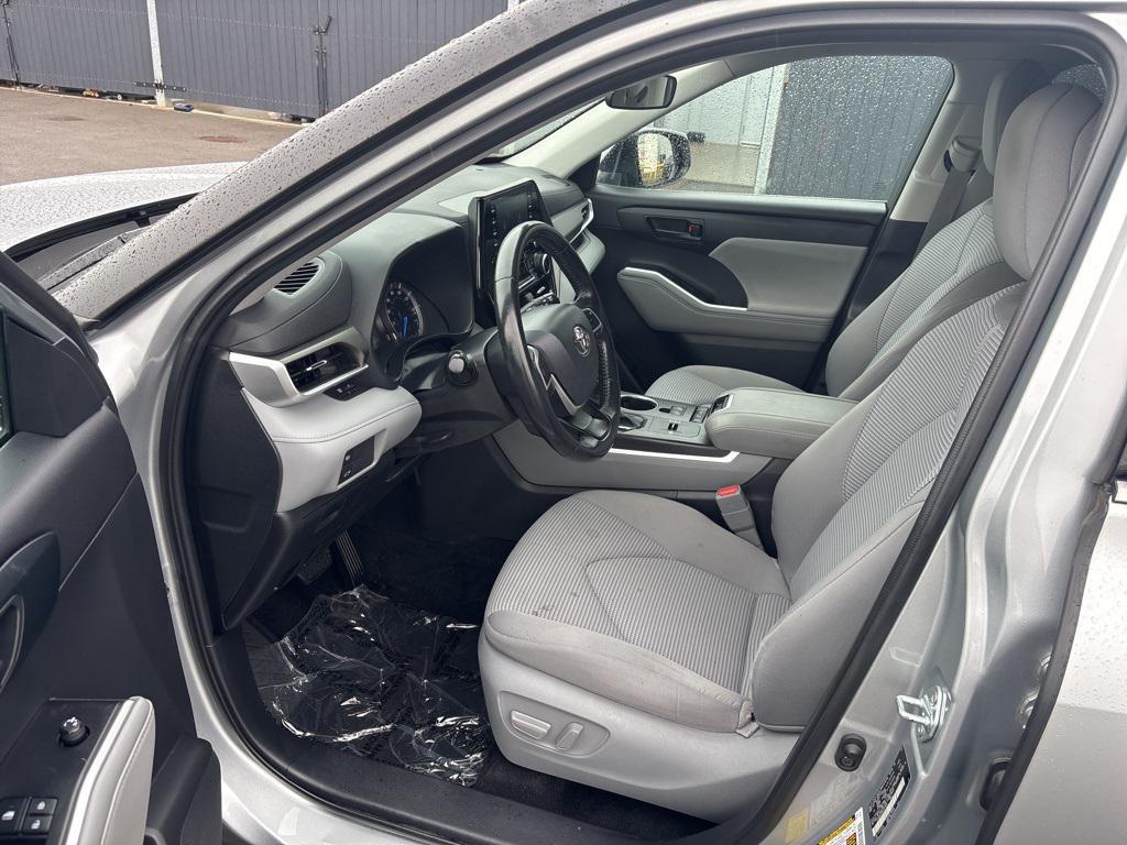 used 2022 Toyota Highlander Hybrid car, priced at $31,800