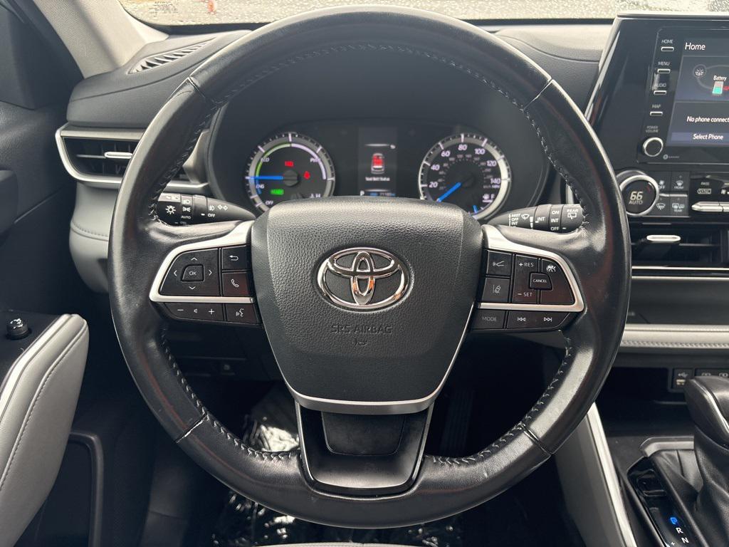 used 2022 Toyota Highlander Hybrid car, priced at $31,800