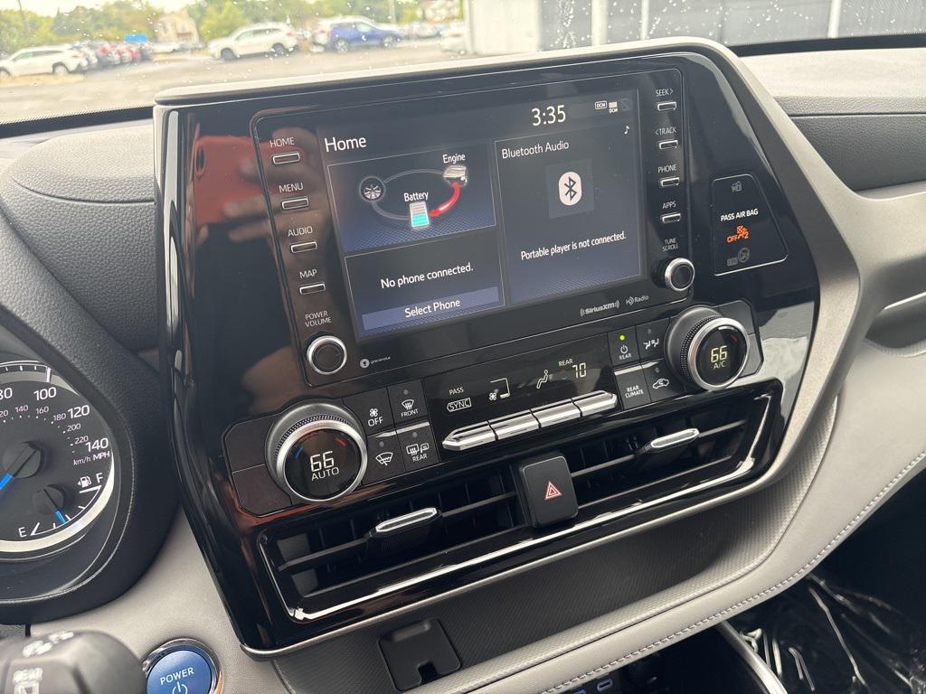 used 2022 Toyota Highlander Hybrid car, priced at $31,800