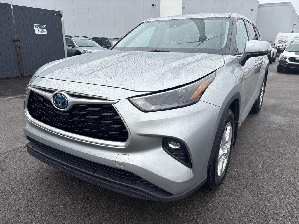 used 2022 Toyota Highlander Hybrid car, priced at $31,800