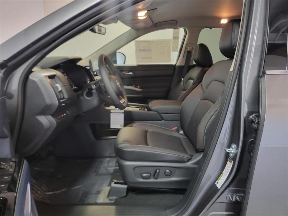 new 2024 Nissan Pathfinder car, priced at $42,077