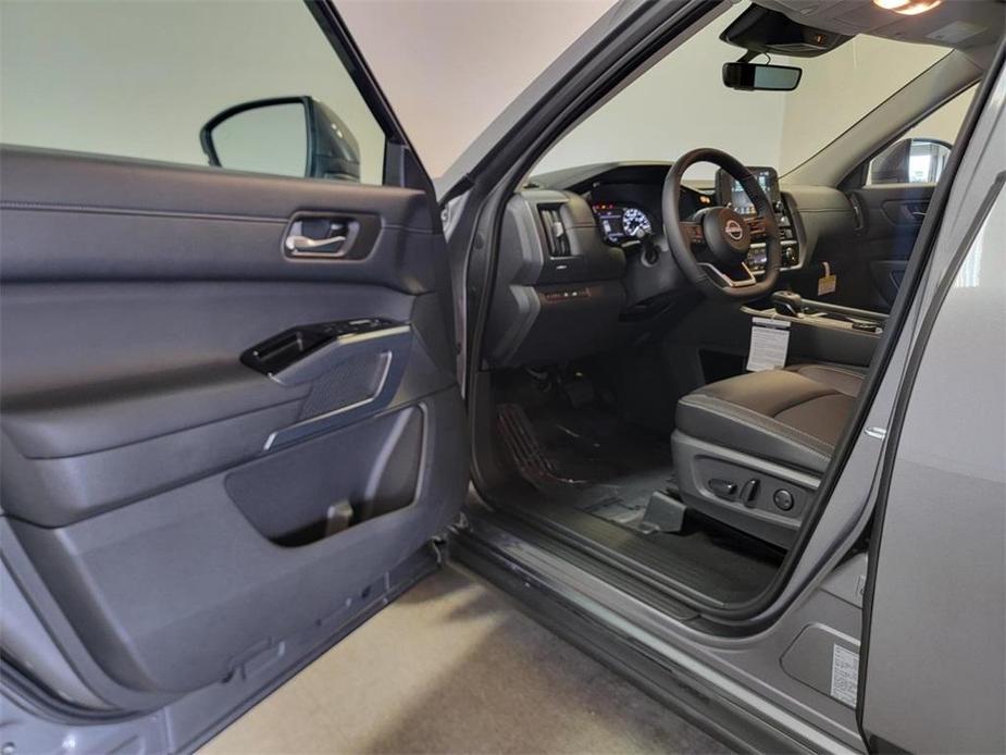 new 2024 Nissan Pathfinder car, priced at $42,077