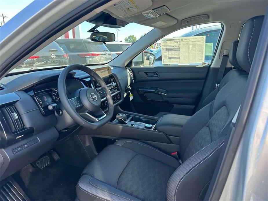 new 2024 Nissan Pathfinder car, priced at $36,528