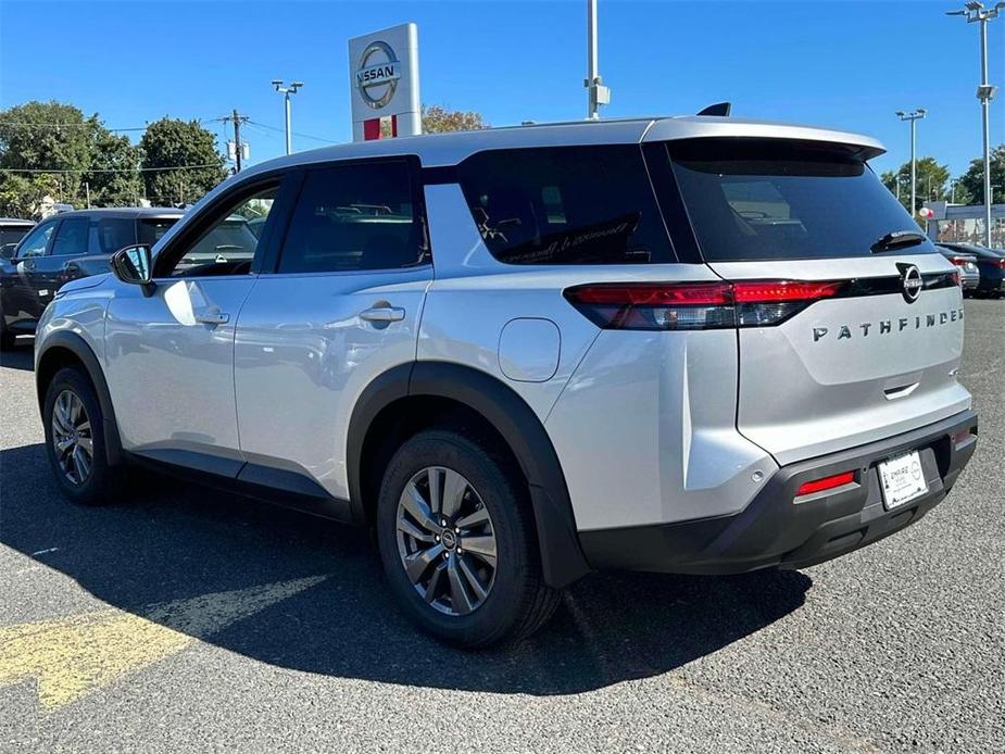 new 2024 Nissan Pathfinder car, priced at $33,718