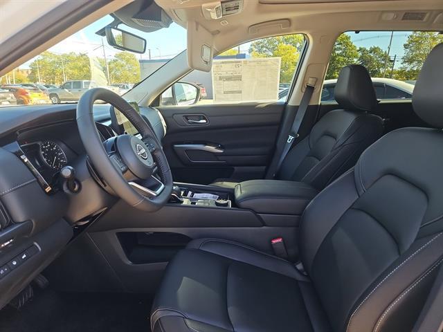 new 2025 Nissan Pathfinder car, priced at $46,521
