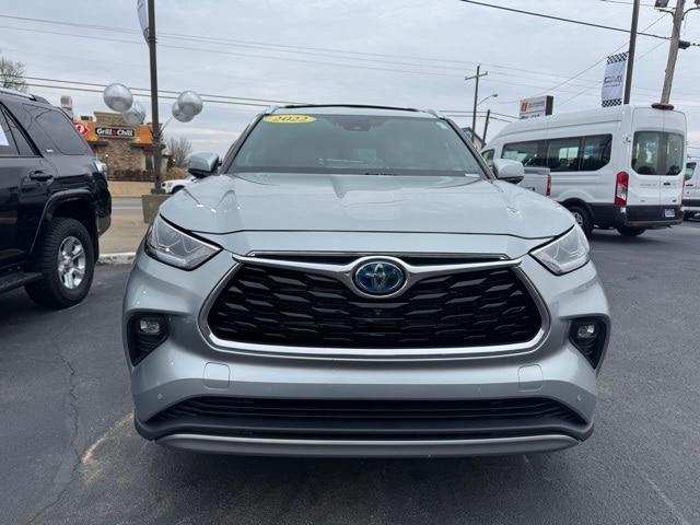 used 2022 Toyota Highlander car, priced at $43,900