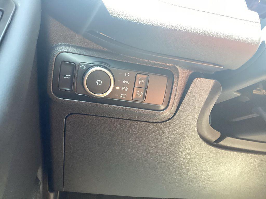 new 2025 Ford Explorer car, priced at $51,323