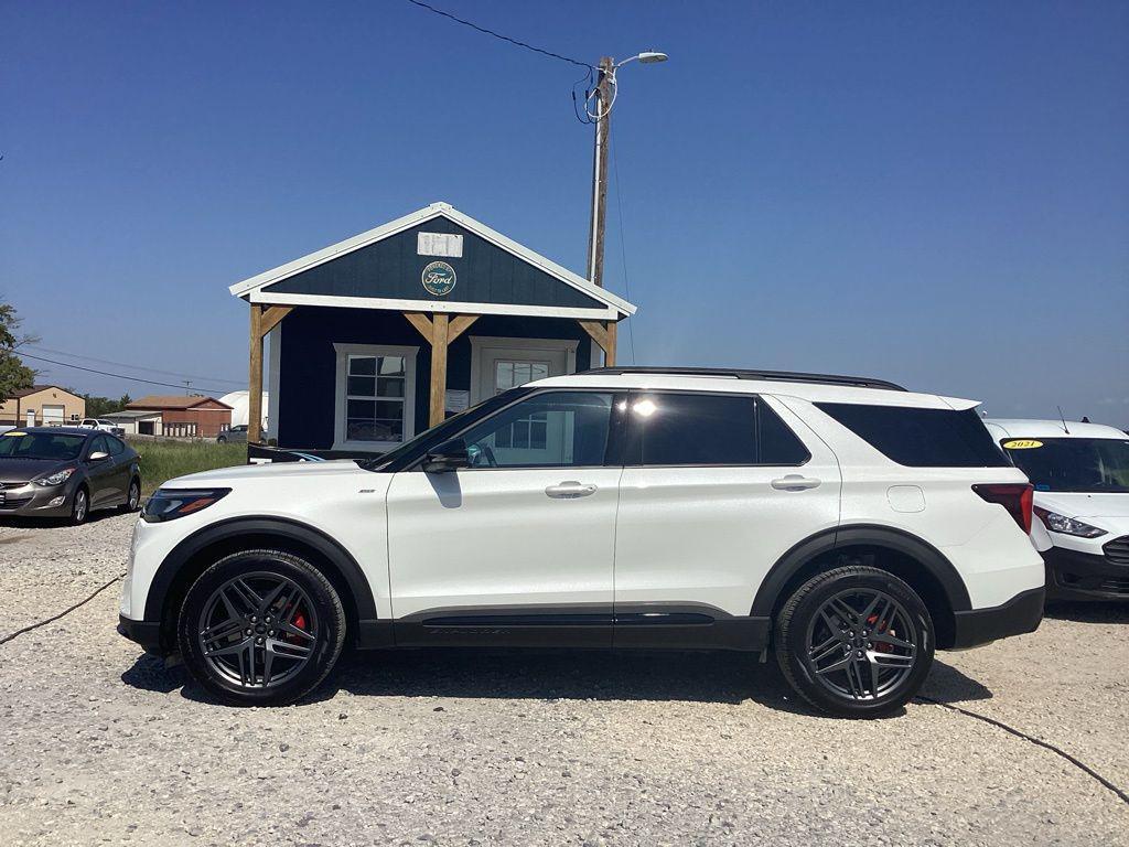 new 2025 Ford Explorer car, priced at $51,323
