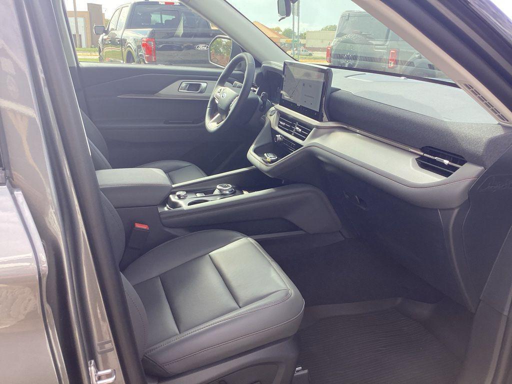new 2025 Ford Explorer car, priced at $47,918