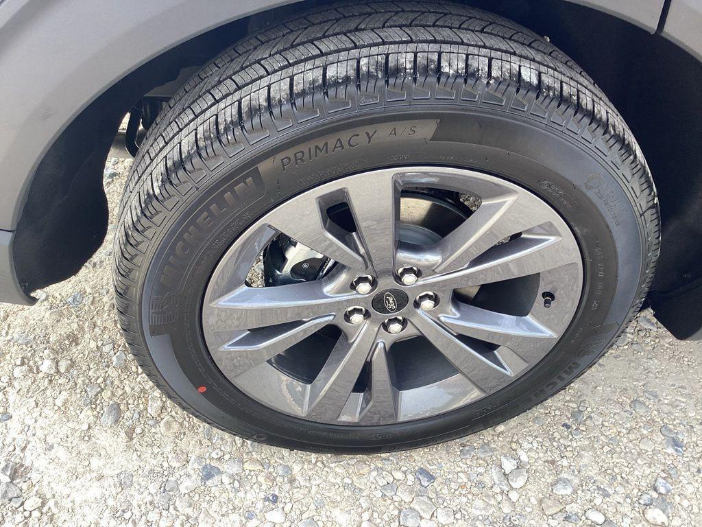 new 2025 Ford Explorer car, priced at $47,918
