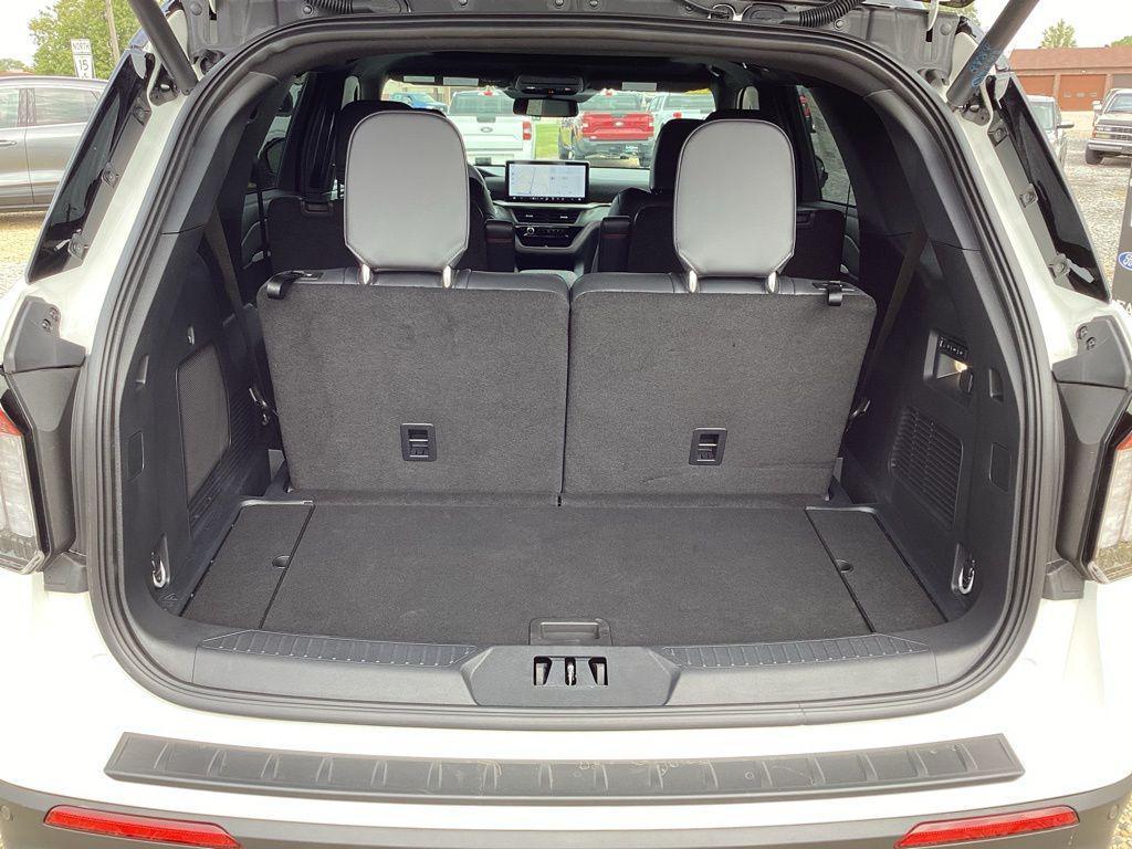 new 2025 Ford Explorer car, priced at $64,044