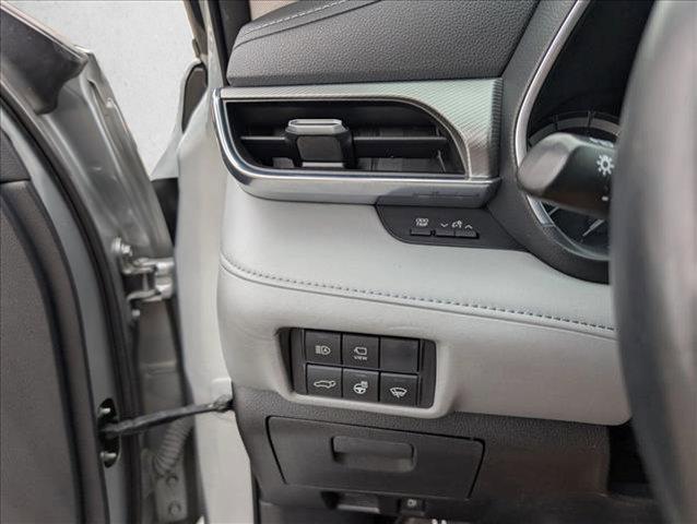 used 2020 Toyota Highlander car, priced at $26,788