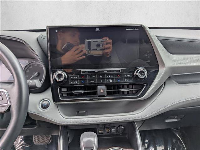 used 2020 Toyota Highlander car, priced at $26,788
