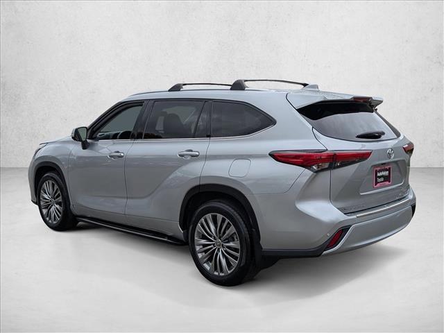 used 2020 Toyota Highlander car, priced at $26,788