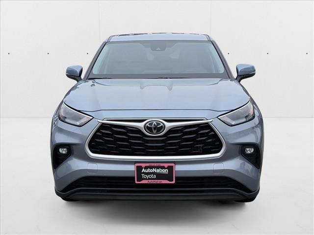 used 2023 Toyota Highlander car, priced at $32,288