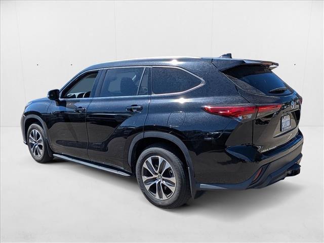 used 2020 Toyota Highlander car, priced at $31,990