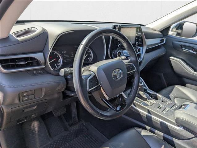 used 2020 Toyota Highlander car, priced at $31,990