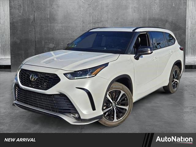 used 2022 Toyota Highlander car, priced at $40,955