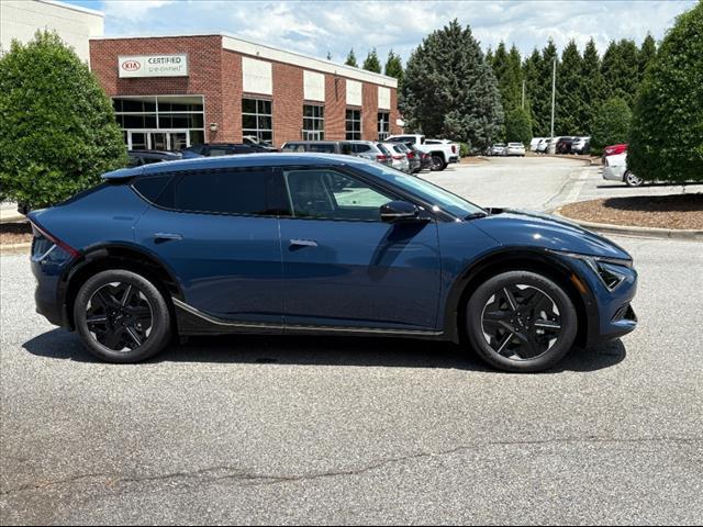 new 2025 Kia EV6 car, priced at $55,107
